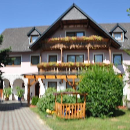 Hotel Arkadenhof Loipersdorf bei Fuerstenfeld Bagian luar foto
