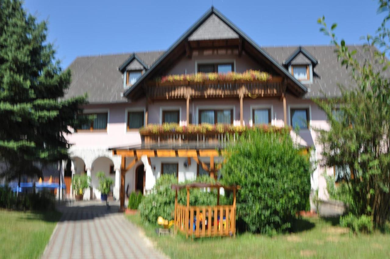 Hotel Arkadenhof Loipersdorf bei Fuerstenfeld Bagian luar foto